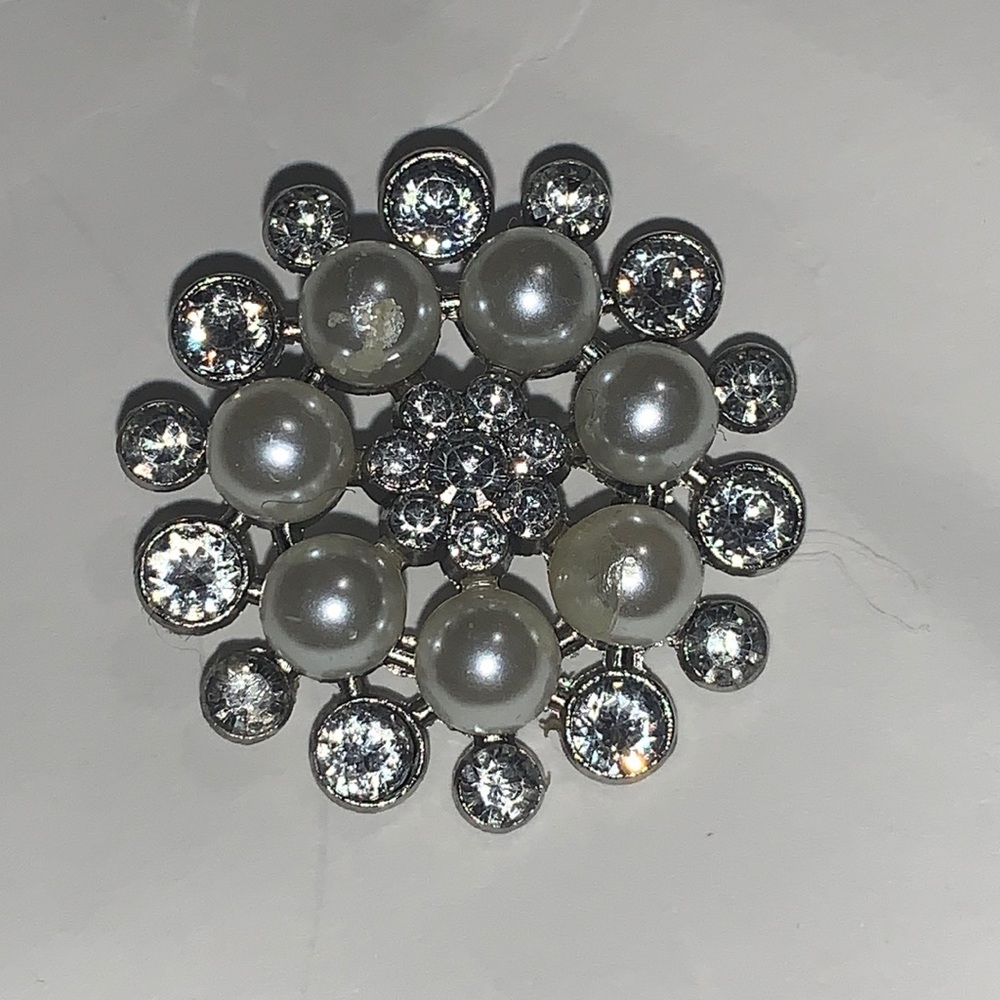 Cute pearl and diamond pendent